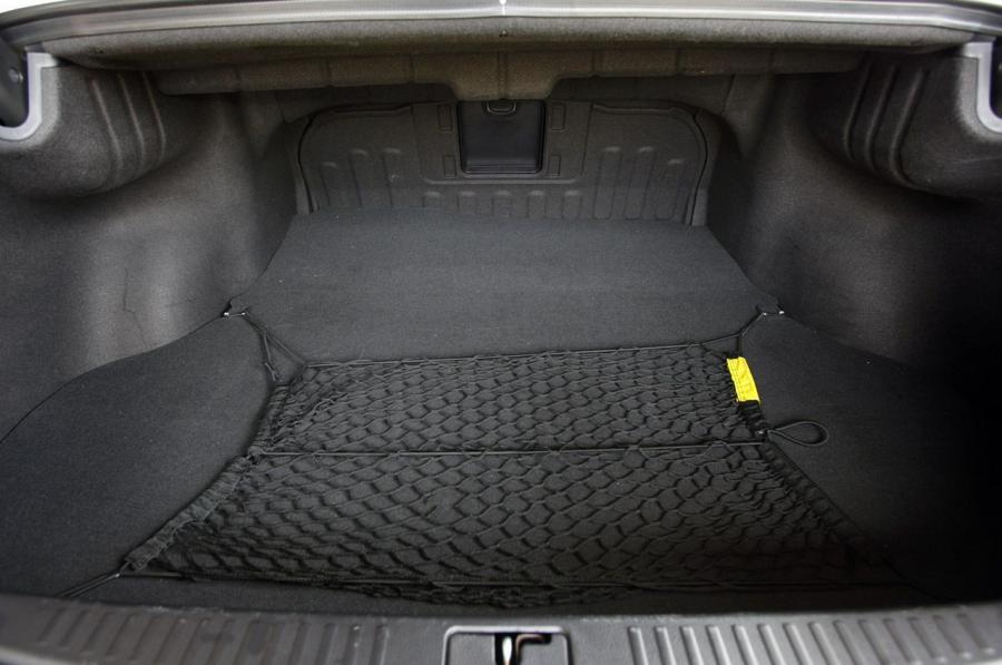  Hyundai Genesis Sedan 2011 года  (фото 8 из 39)